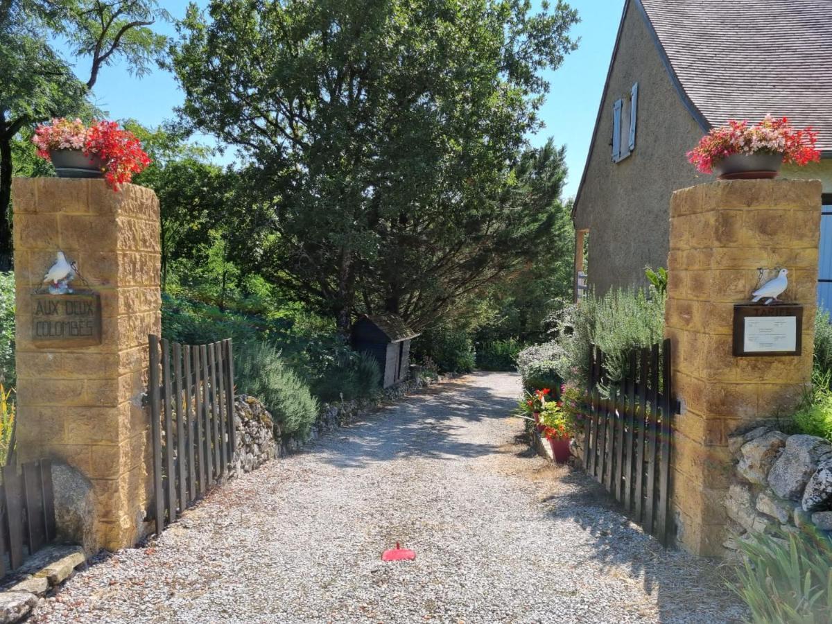 Aux Deux Colombes Bed & Breakfast Padirac Bagian luar foto